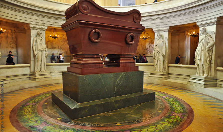 Последний приют императора Наполеона Бонапарта. Великому мужчине — великую могилу.