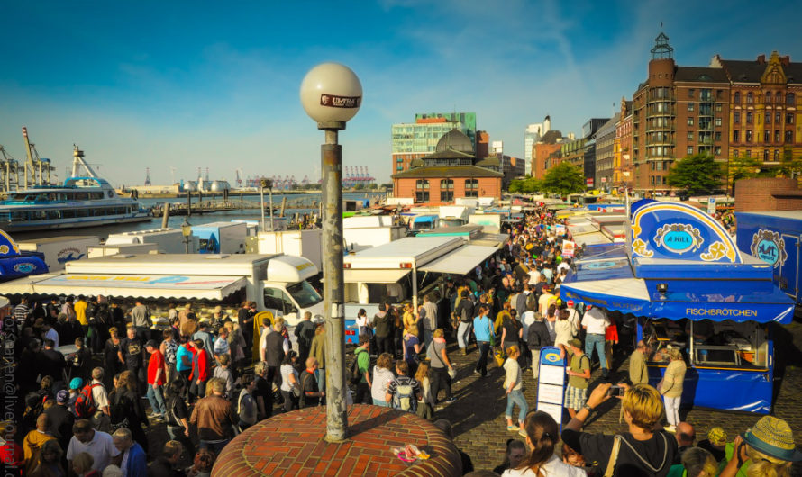 Гамбург. Как бог торговли Гермес здесь рыбный рынок (FISCHMARKT) поцеловал.