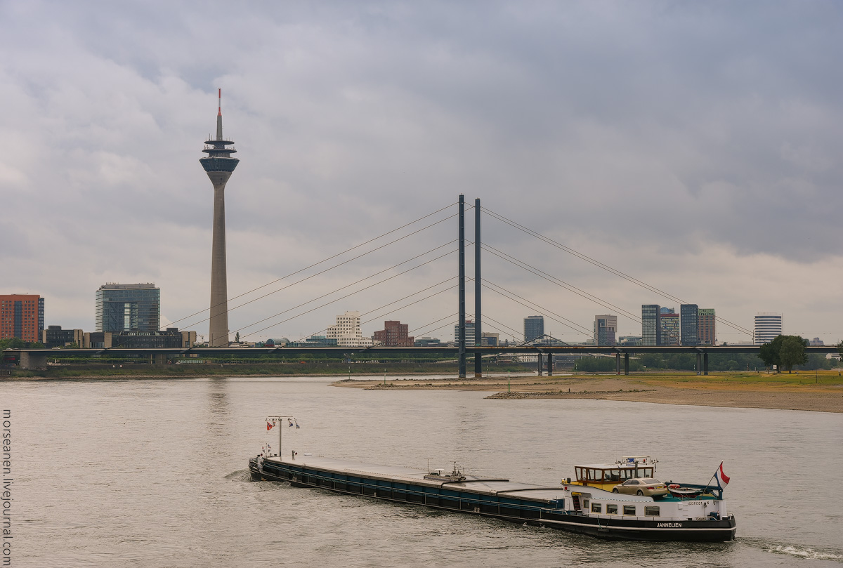 Duesseldorf-Rhein-(12)