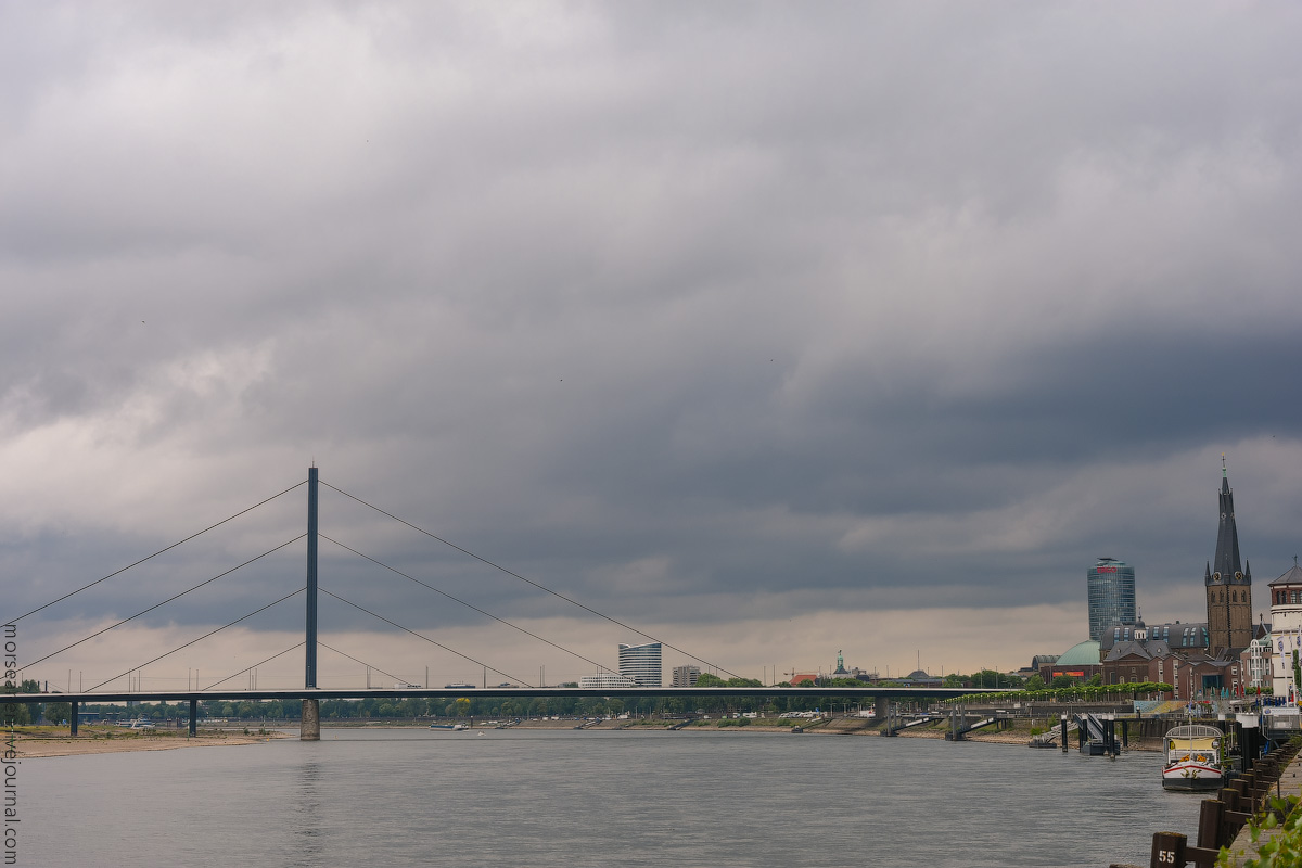 Duesseldorf-Rhein-(2)