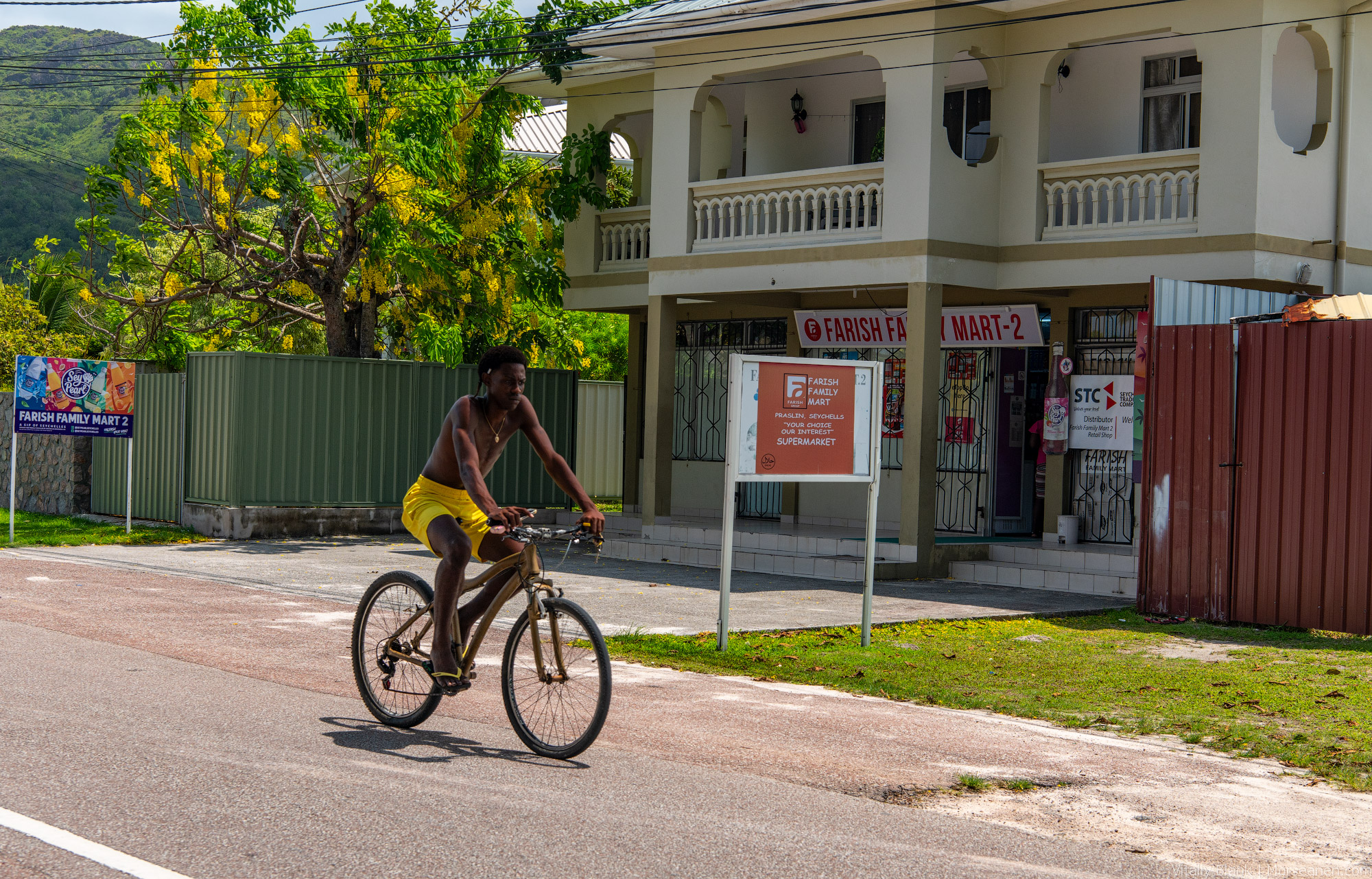 Praslin-Streets