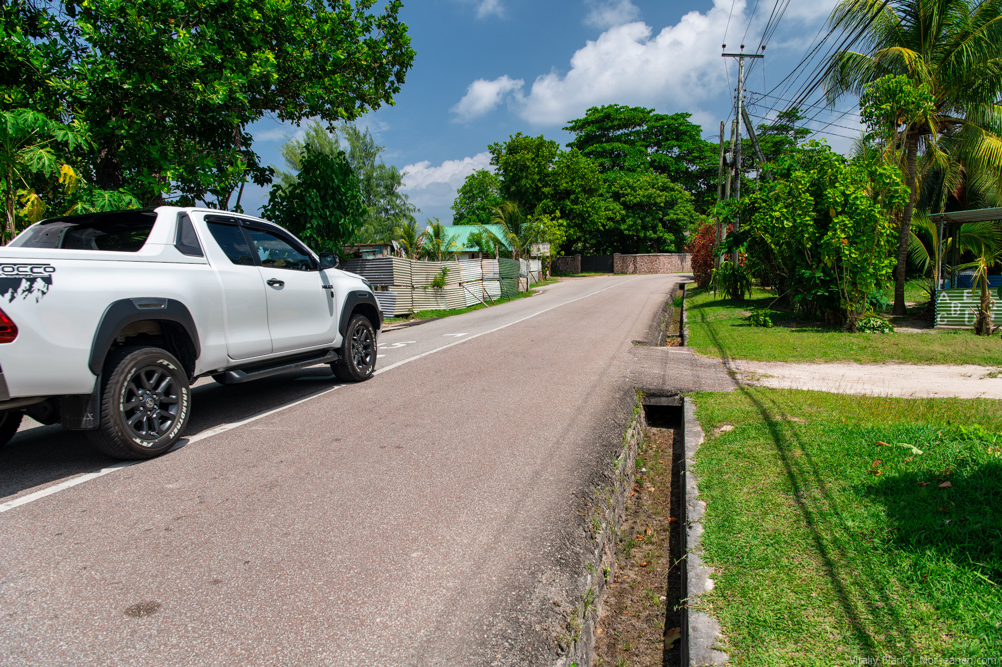 Praslin-Streets-(2)