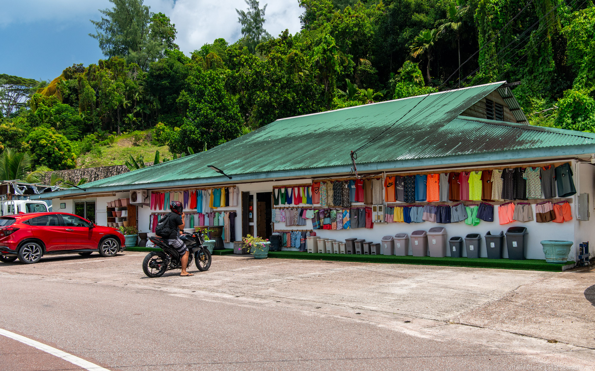 Praslin-Stores-(1)