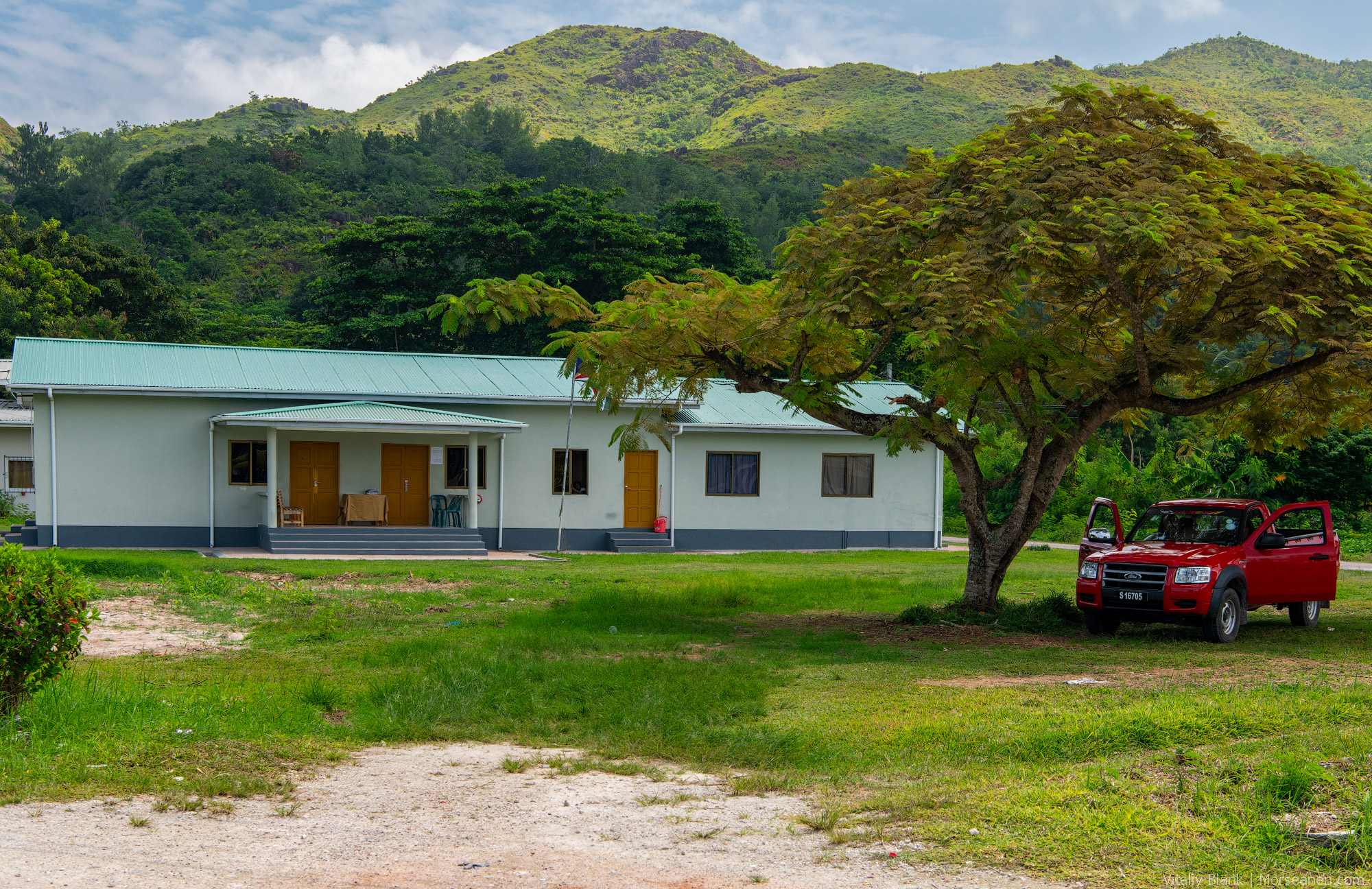 Praslin-Local-Houses-(3)