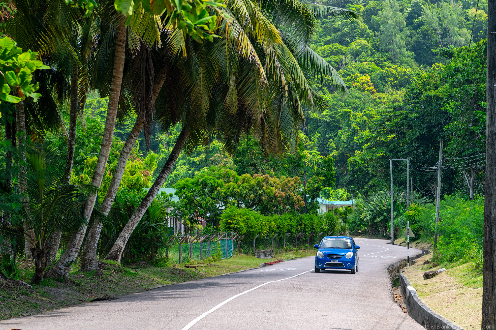 Praslin-Streets-(3)